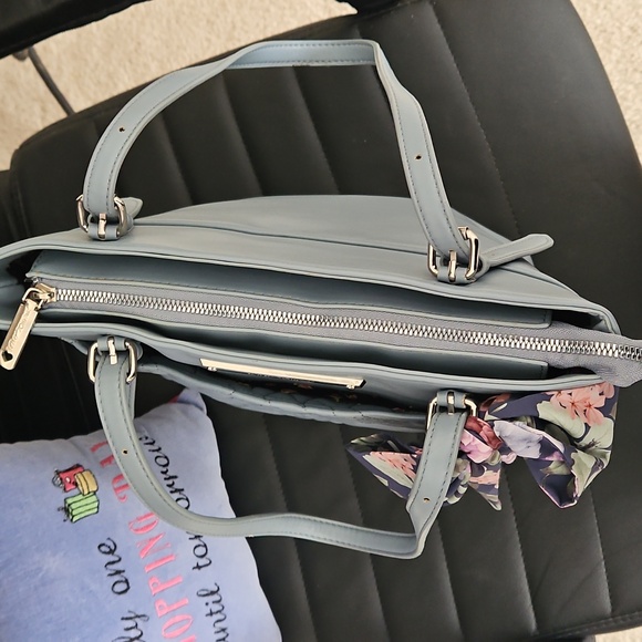 Betsey Johnson Tote Bag. - Picture 10 of 15